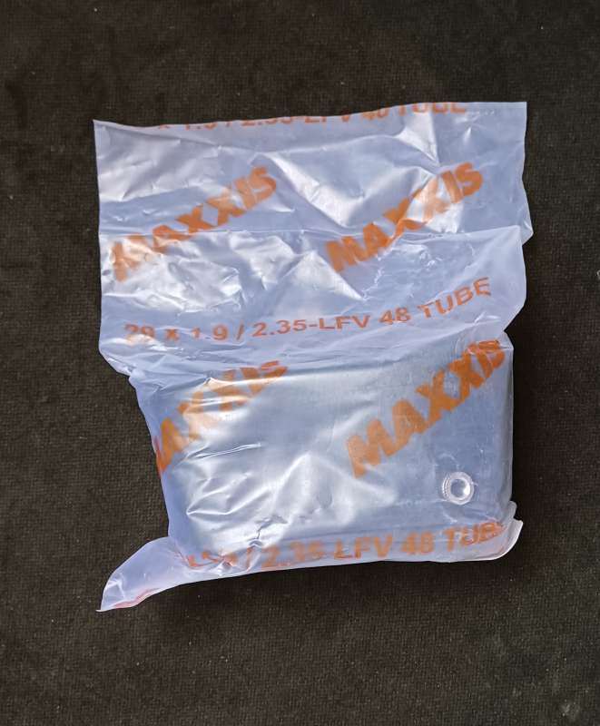 maxxis-29x1-75-2-35-48mm-fv-pn-1 تیوپ مکسیس MAXXIS 29×1.75/2.35 48mm FV پک نایلونی