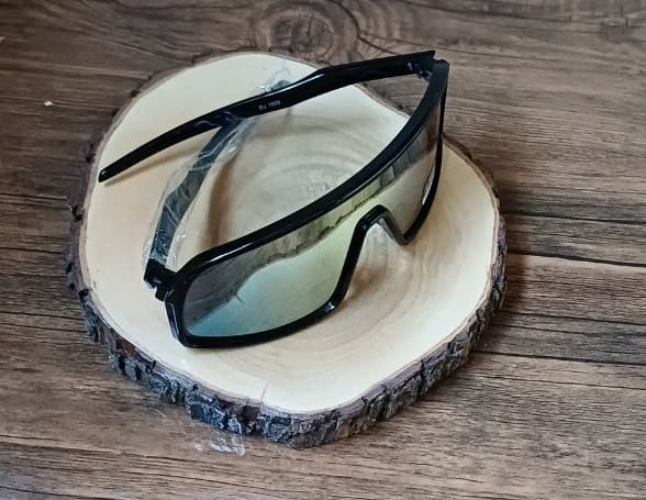 عینک دوچرخه سواری طرح اوکلی سوترو
